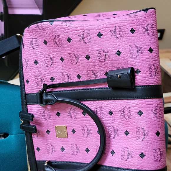New MCM Pink Visetos Weekender - 18x8 - Picture 4 of 16